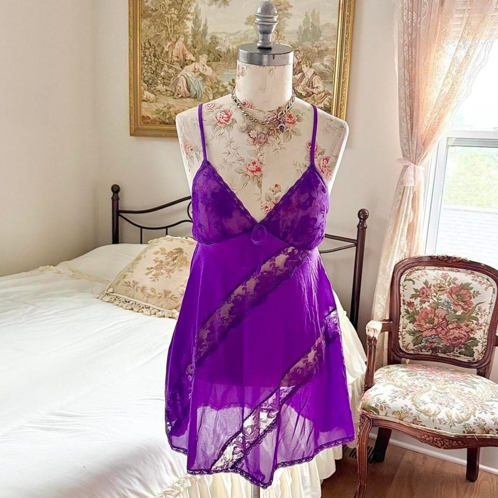Purple‎ lace babydoll dress  80s purple lace babydoll Lady Cameo size medium